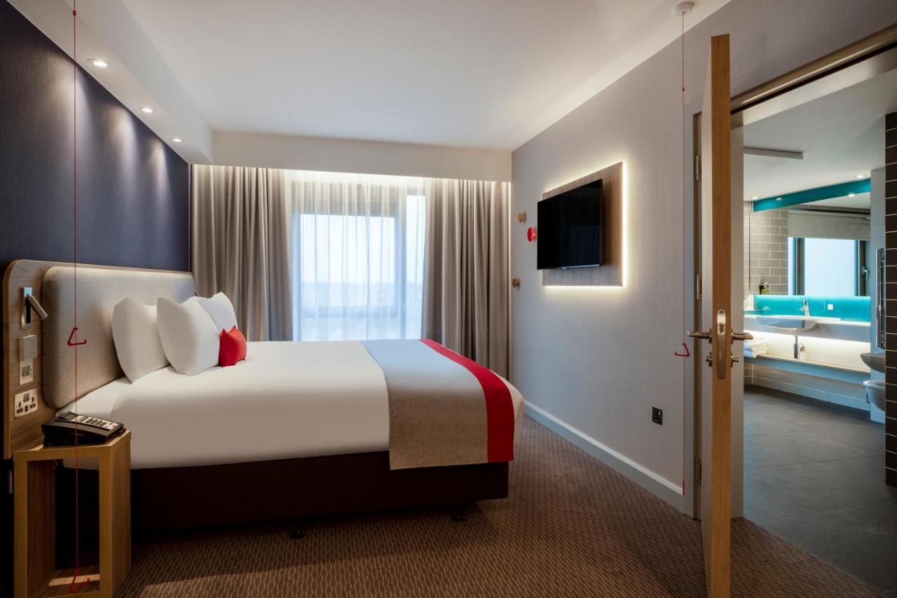 Holiday Inn Express Cambridge West - Cambourne By Ihg Kültér fotó