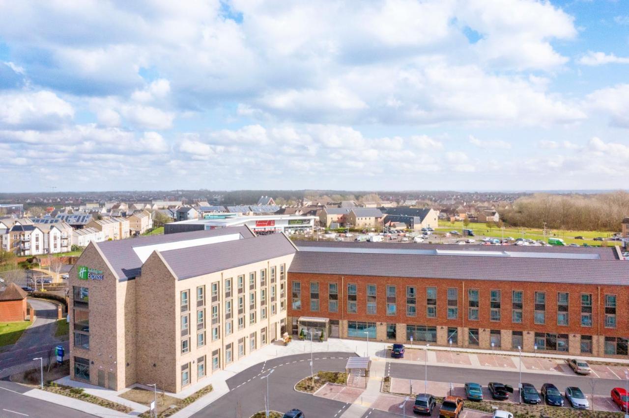 Holiday Inn Express Cambridge West - Cambourne By Ihg Kültér fotó